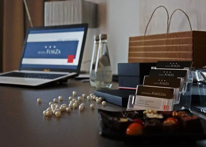 מלון Forza 3*